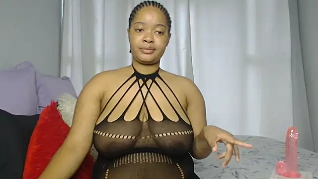 Snapshot of sexytinashe21 chatting on January 13, 1:17 pm sexytinashe21 online show from January 13, 1:17 pm