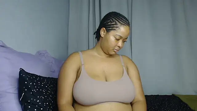 Snapshot of sexytinashe21 chatting on February 26, 4:45 pm sexytinashe21 online show from February 26, 4:45 pm