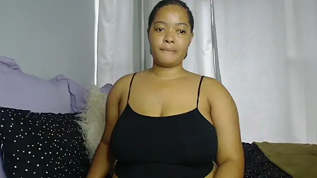 Snapshot of sexytinashe21 chatting on February 28, 2:53 pm sexytinashe21 online show from February 28, 2:53 pm