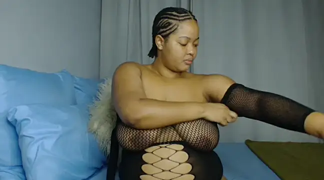 Snapshot of sexytinashe21 chatting on March 14, 3:37 am sexytinashe21 online show from March 14, 3:37 am