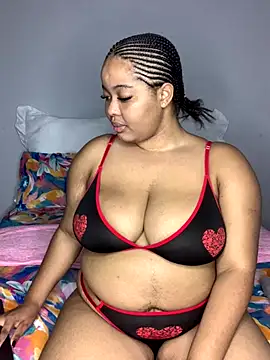 Snapshot of sexytinashe21 chatting on November 18, 9:30 pm sexytinashe21 online show from November 18, 9:30 pm