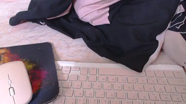 Snapshot of loirascorpio chatting on November 19, 1:22 pm loirascorpio online show from November 19, 1:22 pm