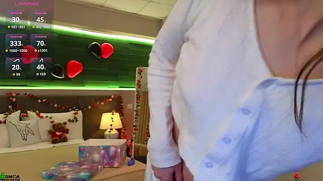 Snapshot of Rina_Red chatting on February 15, 1:35 am Rina Red online show from February 15, 1:35 am