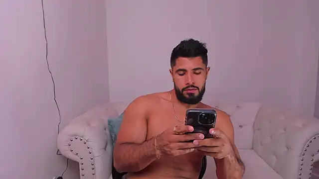 Santiago huntt online show from December 9, 9:37 pm