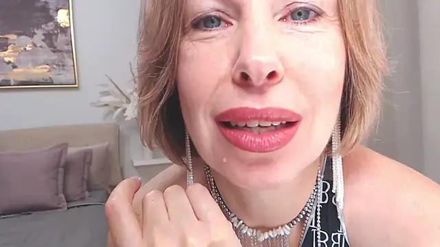 Snapshot of AnnyUBright chatting on December 5, 1:58 am AnnyUBright online show from December 5, 1:58 am