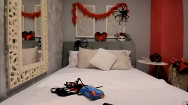 Snapshot of LustyRosee chatting on October 9, 6:00 am LustyRosee online show from October 9, 6:00 am