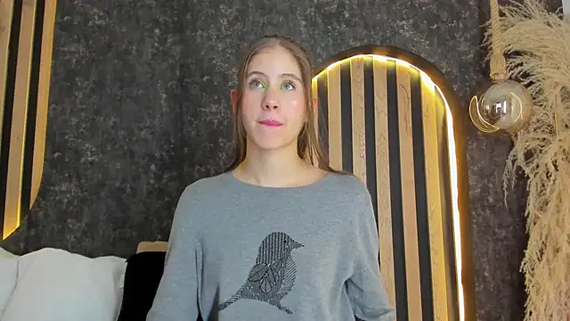 sara  jones gh online show from February 2, 10:06 pm