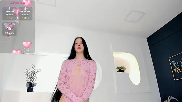 sara  jones gh online show from February 23, 5:21 pm