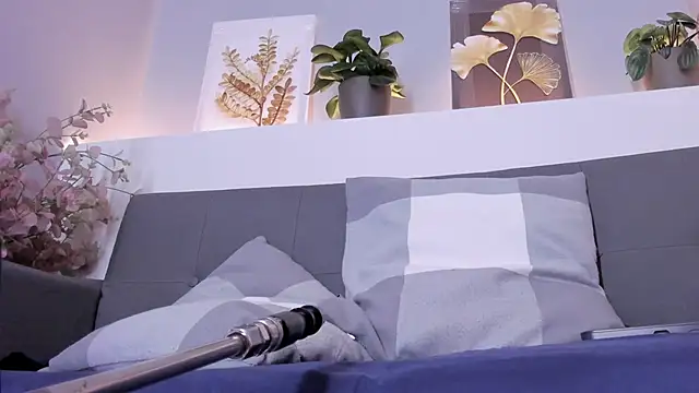 sara  jones gh online show from February 26, 11:31 am