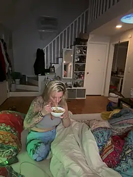 Snapshot of kittiekatieyogi chatting on February 10, 3:24 am kittiekatieyogi online show from February 10, 3:24 am