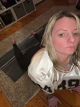 Snapshot of kittiekatieyogi chatting on February 20, 1:03 am kittiekatieyogi online show from February 20, 1:03 am