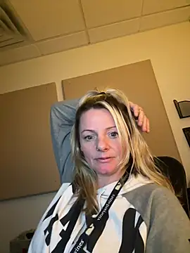 Snapshot of kittiekatieyogi chatting on February 27, 7:26 pm kittiekatieyogi online show from February 27, 7:26 pm