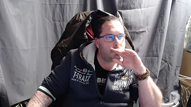 Snapshot of Streamlove77 chatting on February 12, 3:38 pm Streamlove77 online show from February 12, 3:38 pm