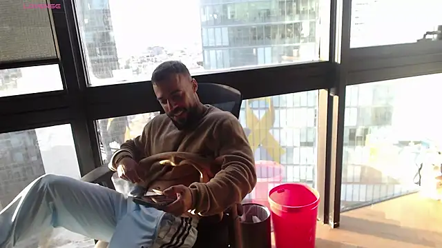 todddantes25 online show from February 1, 5:18 am