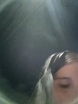 Snapshot of the_queen_of_street chatting on November 19, 2:33 am the queen of street online show from November 19, 2:33 am