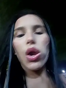 Snapshot of the_queen_of_street chatting on January 13, 2:06 am the queen of street online show from January 13, 2:06 am