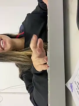 Snapshot of LuizaDiaz chatting on February 7, 1:22 pm LuizaDiaz online show from February 7, 1:22 pm