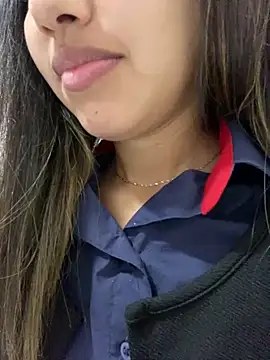 Snapshot of LuizaDiaz chatting on February 10, 1:33 pm LuizaDiaz online show from February 10, 1:33 pm