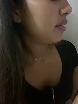 Snapshot of LuizaDiaz chatting on February 14, 9:43 pm LuizaDiaz online show from February 14, 9:43 pm