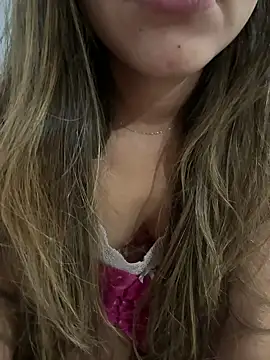 Snapshot of LuizaDiaz chatting on October 15, 1:39 am LuizaDiaz online show from October 15, 1:39 am