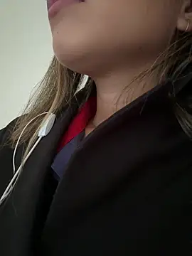 Snapshot of LuizaDiaz chatting on November 6, 5:58 pm LuizaDiaz online show from November 6, 5:58 pm