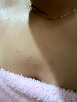 Snapshot of LuizaDiaz chatting on November 21, 12:21 am LuizaDiaz online show from November 21, 12:21 am