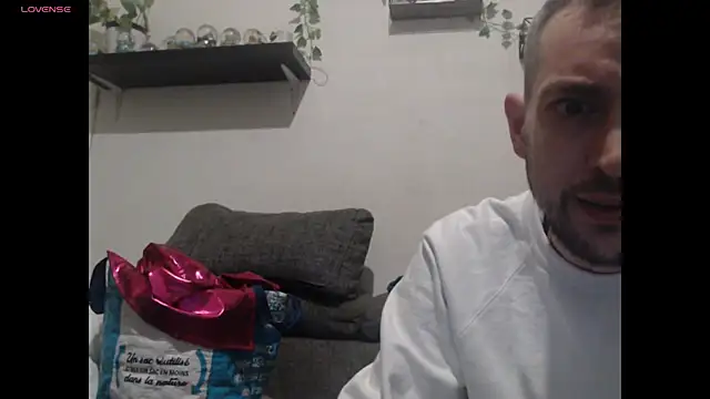 Snapshot of wawarruis chatting on March 7, 10:43 pm wawarruis online show from March 7, 10:43 pm