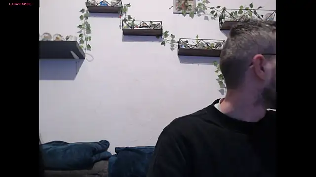 Snapshot of wawarruis chatting on March 15, 8:54 pm wawarruis online show from March 15, 8:54 pm