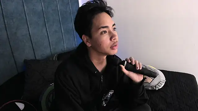 Snapshot of AlecLightwood_ chatting on January 5, 9:36 pm AlecLightwood online show from January 5, 9:36 pm