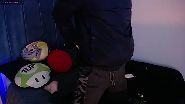 Snapshot of AlecLightwood_ chatting on January 7, 2:41 pm AlecLightwood online show from January 7, 2:41 pm