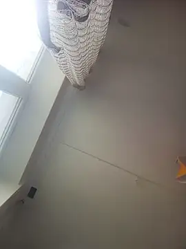 Lauren Amabel online show from April 7, 8:04 am