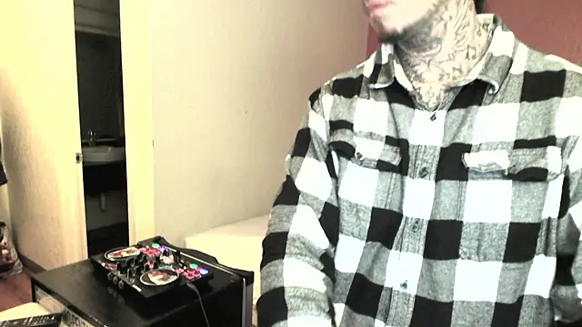 justthetip4209 online show from February 18, 11:52 pm