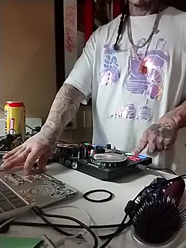 justthetip4209 online show from March 18, 6:14 am