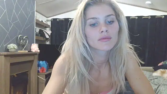 Snapshot of English_Teen_Evelyn chatting on January 25, 9:25 pm English Teen Evelyn online show from January 25, 9:25 pm