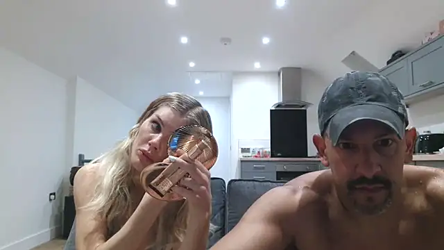 Snapshot of English_Teen_Evelyn chatting on February 19, 7:27 pm English Teen Evelyn online show from February 19, 7:27 pm