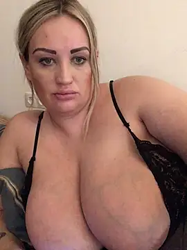 VikiiStoun online show from March 2, 2:10 pm