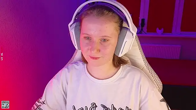 Snapshot of mon_lola chatting on October 22, 4:40 pm mon lola online show from October 22, 4:40 pm