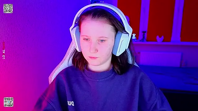 mon lola online show from January 15, 4:44 pm