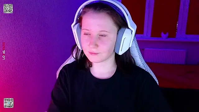 mon lola online show from February 9, 3:16 pm