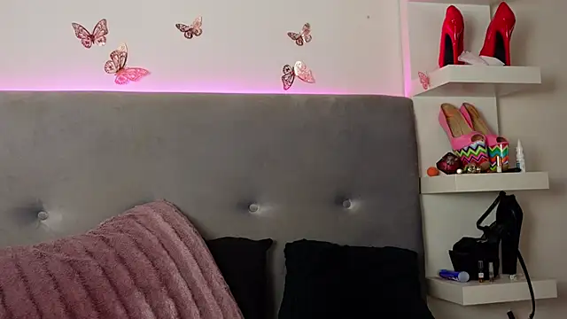 Snapshot of TanyaKros chatting on November 6, 5:41 am TanyaKros online show from November 6, 5:41 am