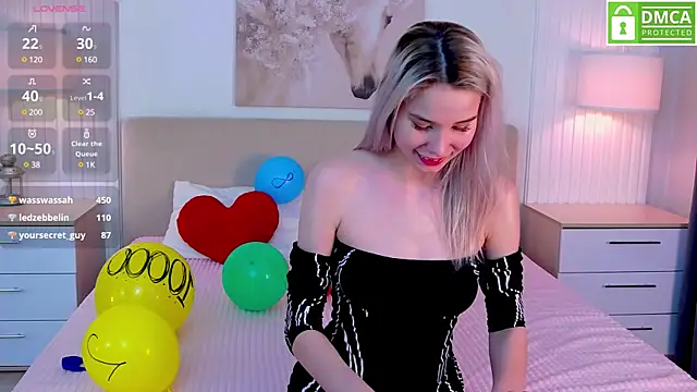 Snapshot of Emma_plux chatting on February 25, 10:15 am Emma plux online show from February 25, 10:15 am