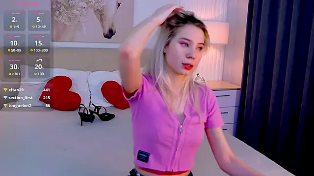 Snapshot of Emma_plux chatting on March 3, 7:43 am Emma plux online show from March 3, 7:43 am