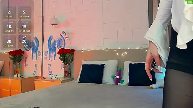 Snapshot of Emma_plux chatting on September 17, 8:05 am Emma plux online show from September 17, 8:05 am