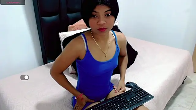 Snapshot of mia_grey01 chatting on January 7, 12:31 pm mia grey01 online show from January 7, 12:31 pm