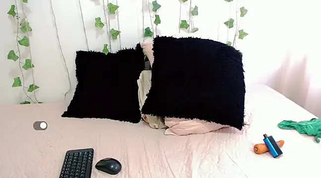 Snapshot of mia_grey01 chatting on January 14, 2:53 pm mia grey01 online show from January 14, 2:53 pm