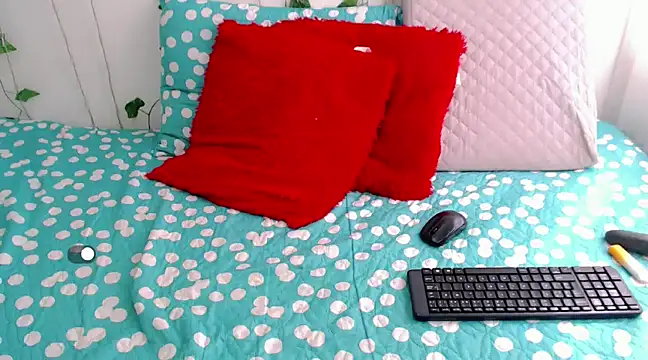 Snapshot of mia_grey01 chatting on January 25, 6:13 pm mia grey01 online show from January 25, 6:13 pm