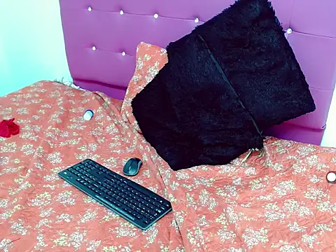 Snapshot of mia_grey01 chatting on February 25, 12:03 pm mia grey01 online show from February 25, 12:03 pm