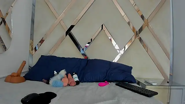 Snapshot of angelehtx2 chatting on October 20, 12:27 pm angelehtx2 online show from October 20, 12:27 pm