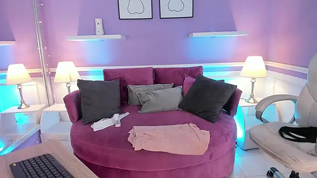 Snapshot of Emma_Walkerr_ chatting on February 6, 10:00 pm Emma Walkerr online show from February 6, 10:00 pm