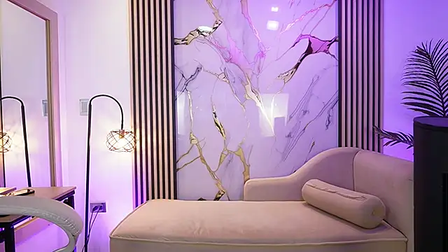 Emma Walkerr  online show from April 4, 7:44 pm